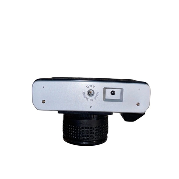 vintage Sigmatech S-I 35mm film camera
a basic reusable focus-free 35mm model - Picture 4 of 5